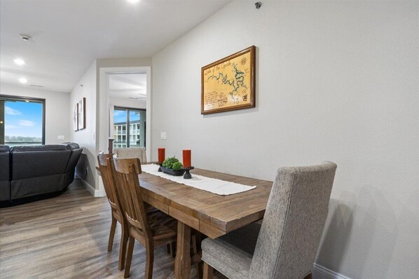 คอนโด, หลายเตียง, ลานระเบียง (Topsider Tower) | ร้านอาหาร