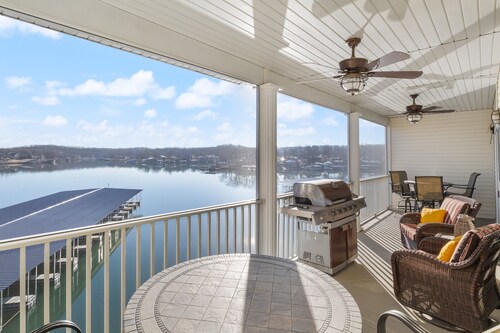 Beautiful Cove Views & Plenty Relaxing Spaces