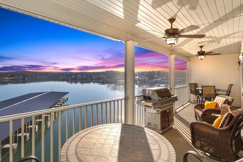 Beautiful Cove Views & Plenty Relaxing Spaces