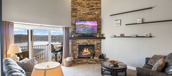 Beautiful Cove Views & Plenty Relaxing Spaces