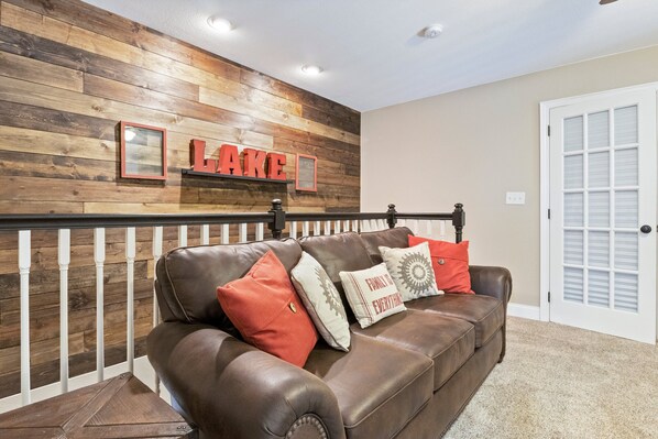 Lejlighed - flere senge - adgang til pool (Lake Daze Retreat) | Interiør