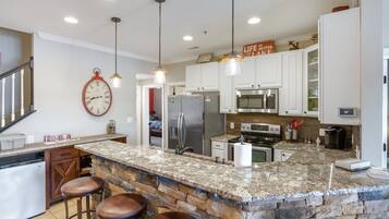 Appart'hÎtel, plusieurs lits, accÚs piscine (Lake Daze Retreat) | Cuisine privée