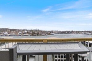 Apartamento, varias camas, patio (Shenanigans Shack) | Vistas desde la habitación