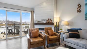 Appartement, meerdere bedden, patio (Shenanigans Shack) | Woonruimte