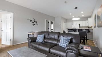 Condo, Plusieurs lits, patio (Lake Escape) | Aire de séjour