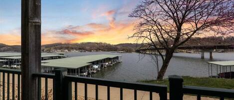 Condo, varias camas, patio (Lake Escape) | Vista desde la habitación