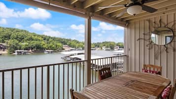 Kondominium, Beberapa Tempat Tidur, akses ke kolam renang (Happy Daze) | Pemandangan dari kamar