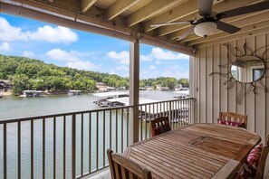 Leilighet, flere senger, adgang til basseng (Happy Daze) | Utsikt fra rommet