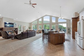 Maison, plusieurs lits, patio (Hidden Delight) | Intérieur