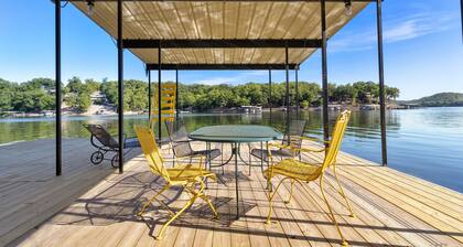 Firepit, Kayaks, Paddle Board, Lake Views, Great Location