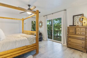 3 bedrooms, individually decorated, individually furnished, bed sheets - Firepit, Kayaks, Paddle Board, Lake Views, Great Location (Camdenton)
