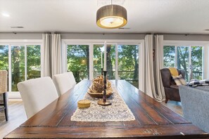 منزل - عدة أسرّة - برواق (Chateau Relaxo) | 3 عدّة غرف نوم وبديكورات فريدة لكل غرفة وطراز فريد لكل وحدة