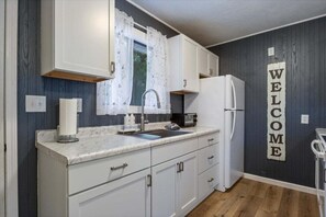 Casa, varias camas, patio (The Knot-ical Nook) | Cocina privada