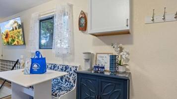 House, Multiple Beds, Patio (The Knot-ical Nook) | 3 bedrooms, individually decorated, individually furnished, bed sheets