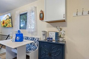 House, Multiple Beds, Patio (The Knot-ical Nook) | 3 bedrooms, individually decorated, individually furnished, bed sheets