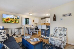 House, Multiple Beds, Patio (The Knot-ical Nook) | Living area