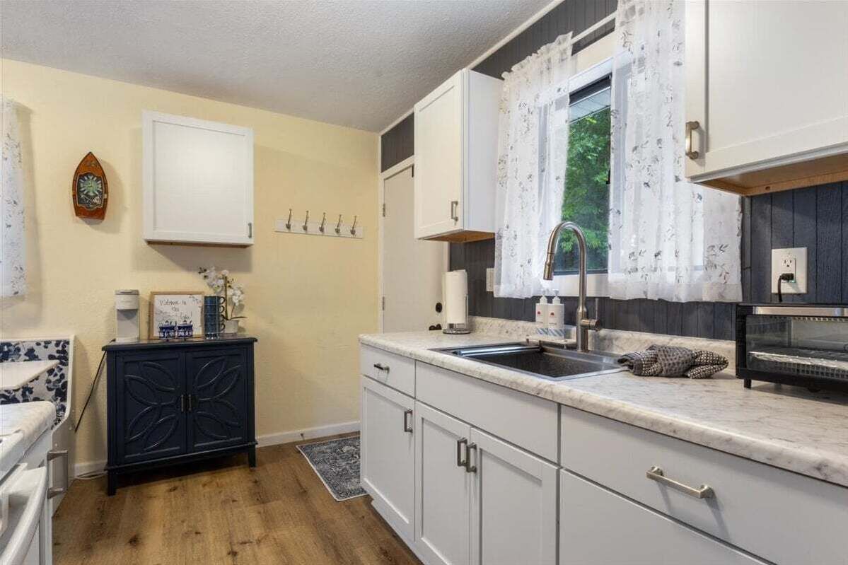 Nhà, nhiều giường, sân hiên (The Knot-ical Nook) | Bếp riêng