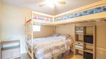 Talo, useita sänkyjä, patio (Gravois Getaway) | 2 makuuhuonetta, yksilöllisesti sisustettu, yksilöllisesti kalustettu