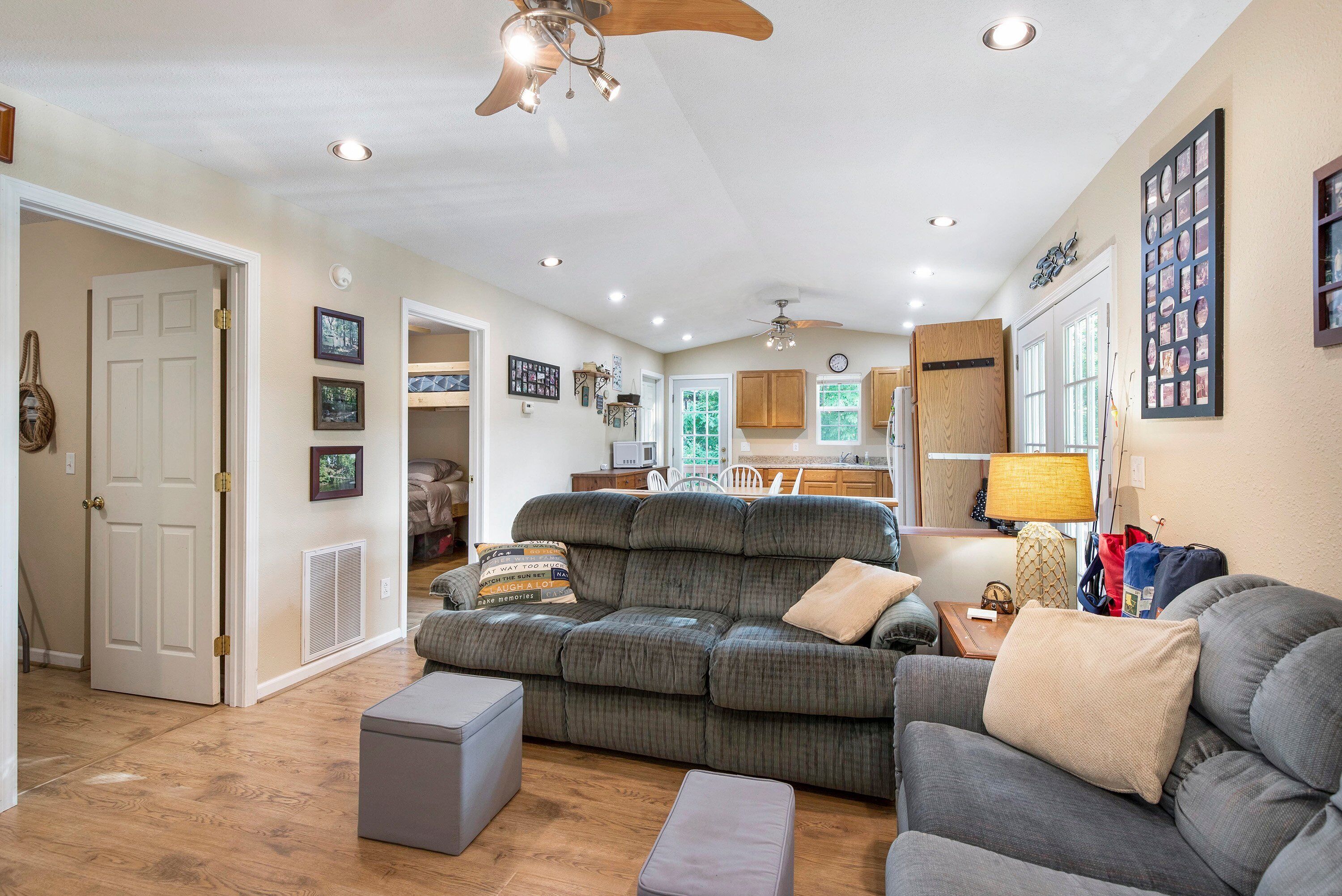 ハウス ベッド (複数台) パティオ (Gravois Getaway) | リビング エリア