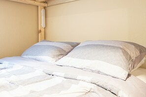 2 عدّة غرف نوم وبديكورات فريدة لكل غرفة