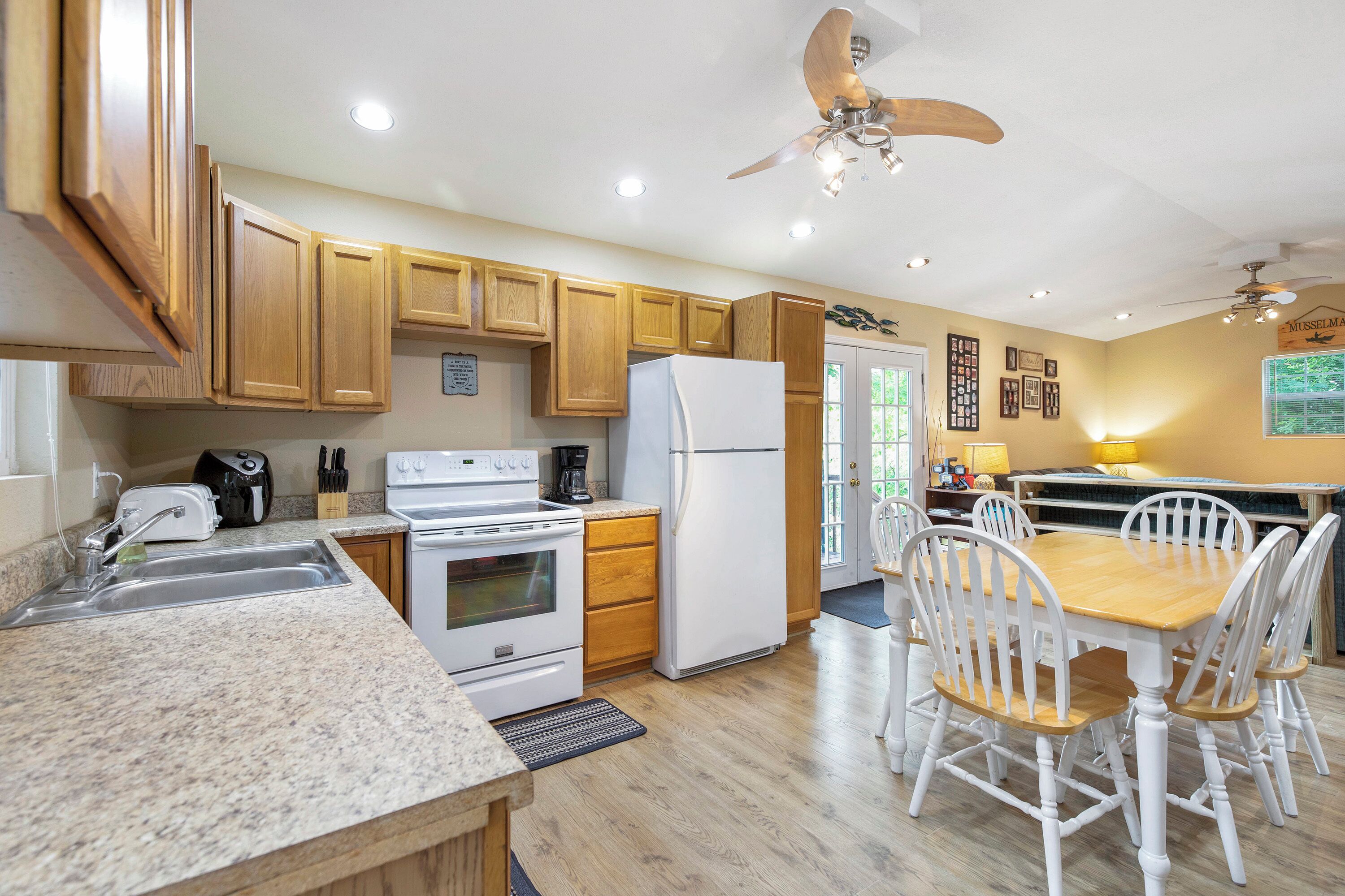 House, Multiple Beds, Patio (Gravois Getaway) | Private kitchen