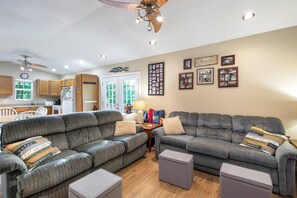 Living area - Lake Cabin & Dock - A True Ozarks Experience! (Barnett)