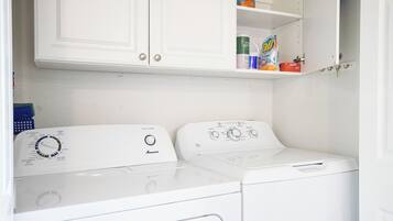 Kondominium, Beberapa Tempat Tidur, akses ke kolam renang (Lake Fun) | Laundry