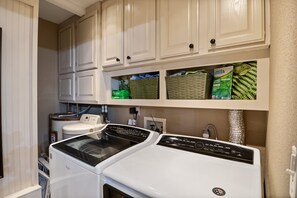 Hus - flera sängar - uteplats (Huckleberry Hill Haven) | Tvätt