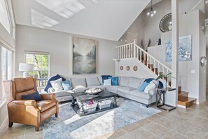 Hus - flera sängar - uteplats (Huckleberry Hill Haven) | Vardagsrum