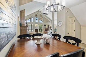 Hus - flera sängar - uteplats (Huckleberry Hill Haven) | 3 sovrum, individuell inredning, unika möbler och sängkläder