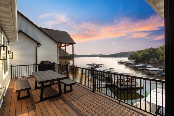 Casa, varias camas, patio (Dreaming of Sunrise) | Restaurante al aire libre