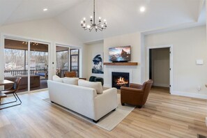 Casa, varias camas, patio (Dreaming of Sunrise) | Área de sala de estar