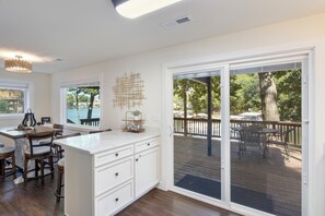 Nhà, nhiều giường, sân hiên (Missouri Belle) | Khu ăn uống