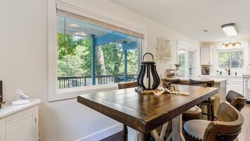 House, Multiple Beds, Patio (Missouri Belle) | 3 bedrooms, individually decorated, individually furnished, bed sheets