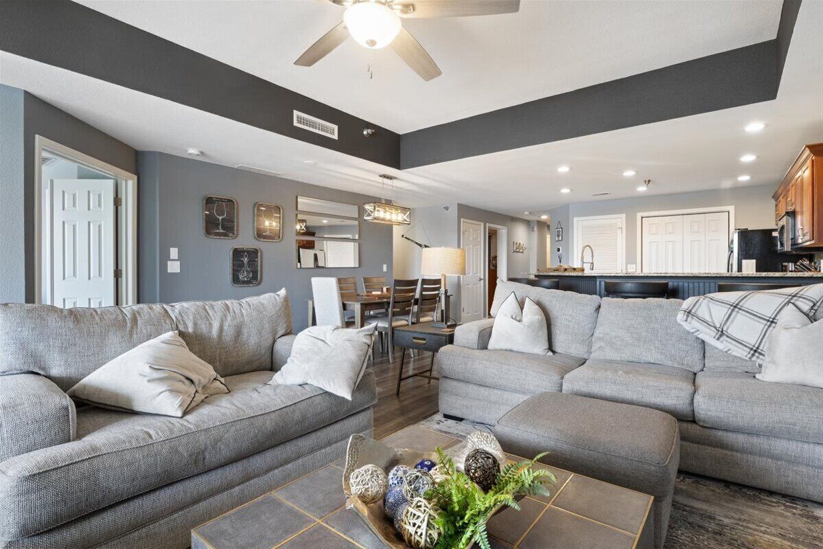 콘도, 침대(여러 개), 온수 욕조 (Sunset Cove) | 거실 공간