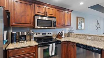 Condo, Multiple Beds, Hot Tub (Sunset Cove) | Private kitchen