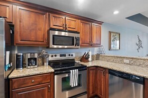 콘도, 침대(여러 개), 온수 욕조 (Sunset Cove) | 전용 주방