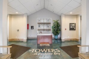 คอนโด, หลายเตียง, อ่างน้ำร้อน (Sunset Cove) | ล็อบบี้