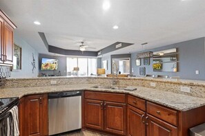 Condo, varias camas, hidromasaje (Sunset Cove) | Cocina privada