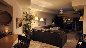 Apartment, Mehrere Betten, Küche (Blessings on Emerald Bay) | Wohnbereich