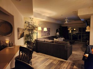 Lejlighed - flere senge - køkken (Blessings on Emerald Bay) | Opholdsområde