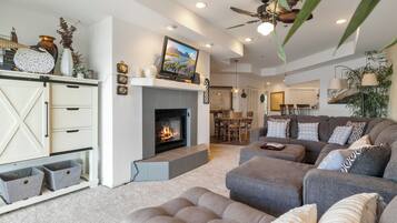 Condo, Multiple Beds, Kitchen (Blessings on Emerald Bay) | Living area