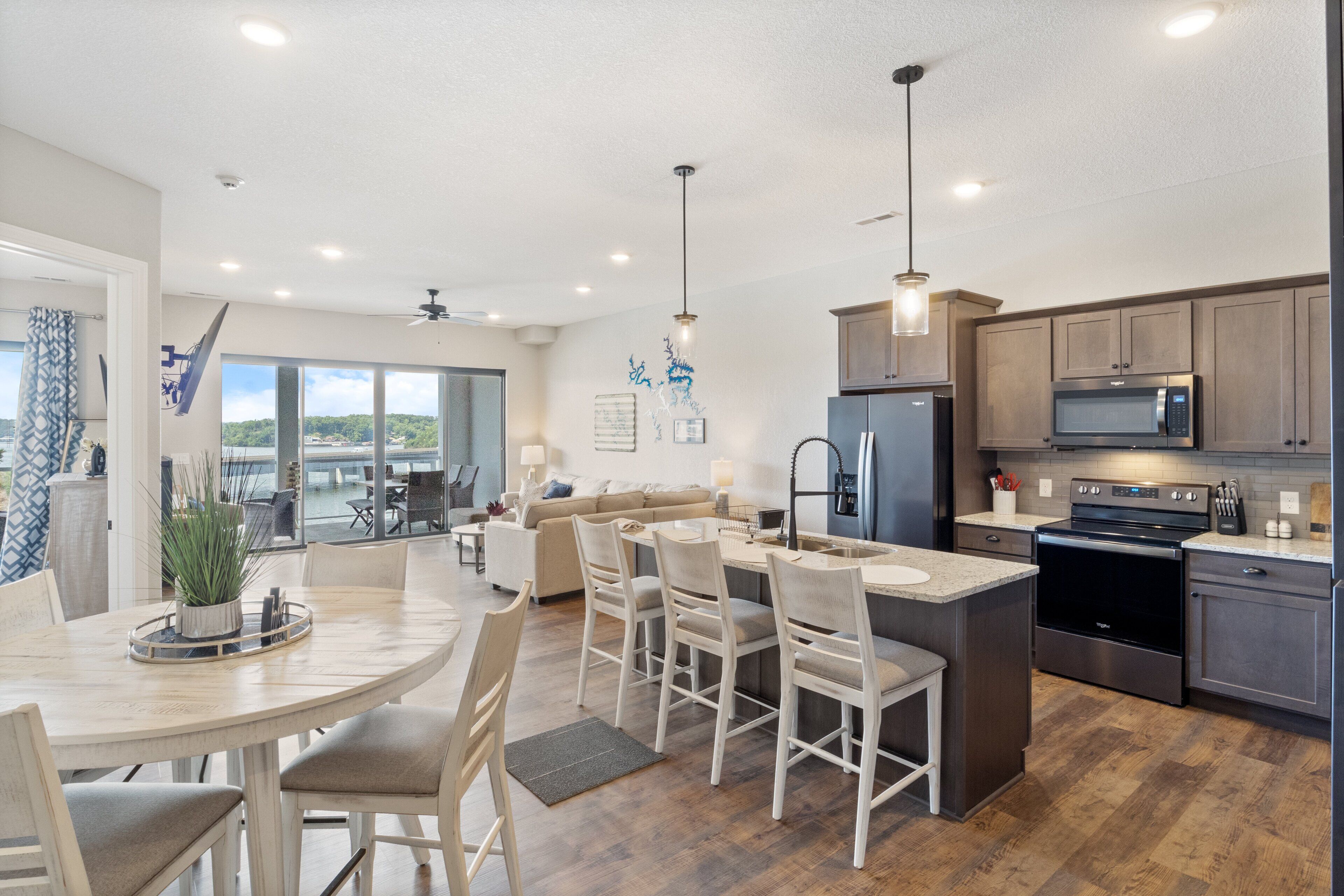 Leilighet, flere senger, terrasse (Elevated Oasis) | 3 soverom, individuelt dekorert og individuelt innredet