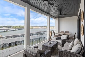 Lägenhet - flera sängar - uteplats (Elevated Oasis) | Restaurang utomhus