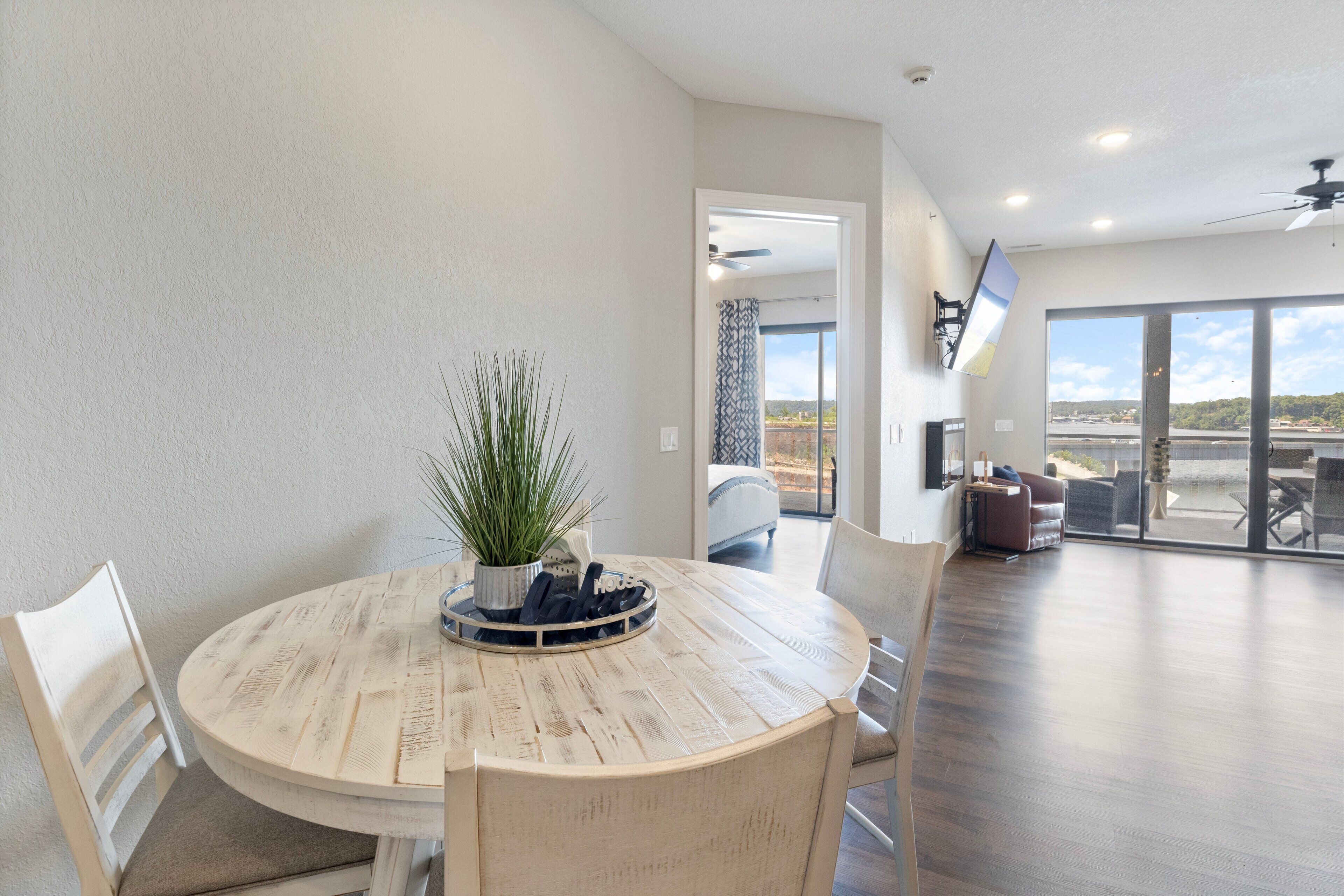 Leilighet, flere senger, terrasse (Elevated Oasis) | 3 soverom, individuelt dekorert og individuelt innredet