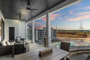 Appartement, Meerdere bedden, terras (Elevated Oasis) | Uitzicht vanuit de kamer