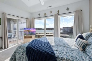 Leilighet, flere senger, balkong (Sweet Sunrise) | 2 soverom, individuelt dekorert, individuelt innredet og sengetøy