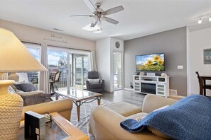 Lejlighed - flere senge - balkon (Sweet Sunrise) | Opholdsområde