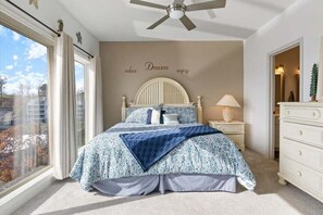 Lejlighed - flere senge - balkon (Sweet Sunrise) | 2 soveværelser, individuelt design, individuel indretning, sengetøj