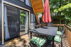 하우스, 침대(여러 개), 파티오 (Changes In Attitude) | 야외 식당